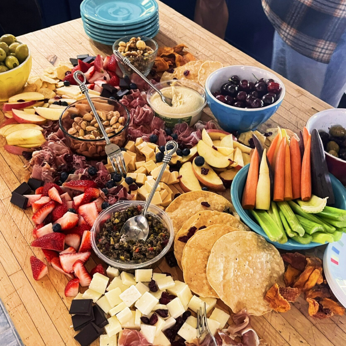 Gourmet Charcuterie Board (Serves 6)